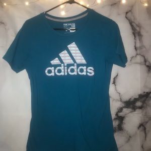 🌸Adidas Tee (Girl’s XL)